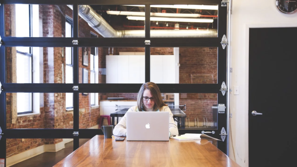 Otra de las acciones es una línea de ayudas para impulsar empresas de base tecnológica que hayan sido fundadas y lideradas por mujeres.