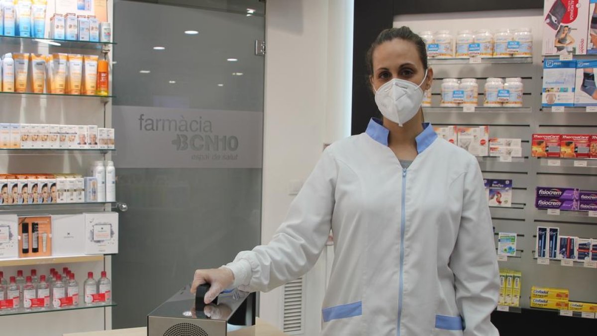 Una de les farmacèutiques amb el King Ozono 15G.