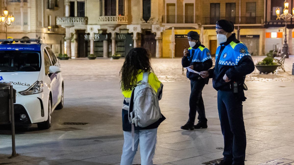 La policía ha vigilado esta noche que las calles estuvieran vacías.