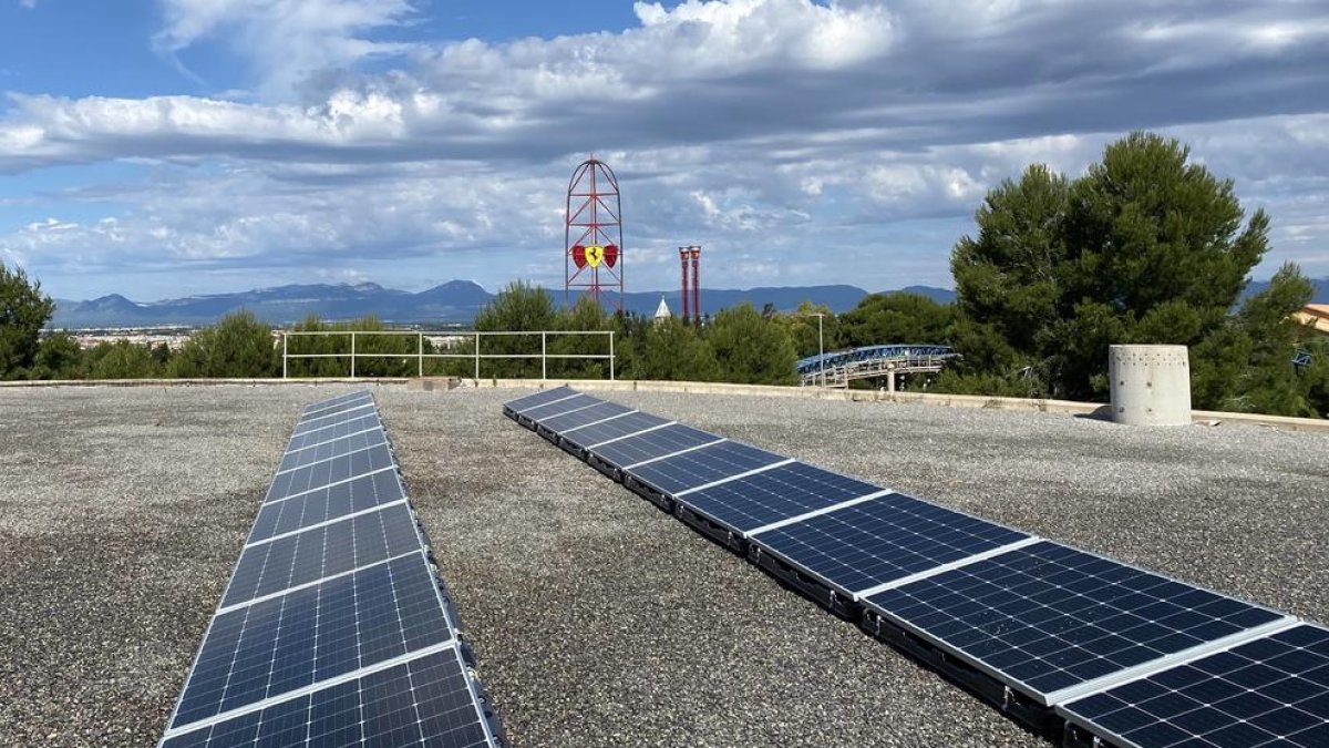 Imatge dels panells fotovoltaics instal·lats.