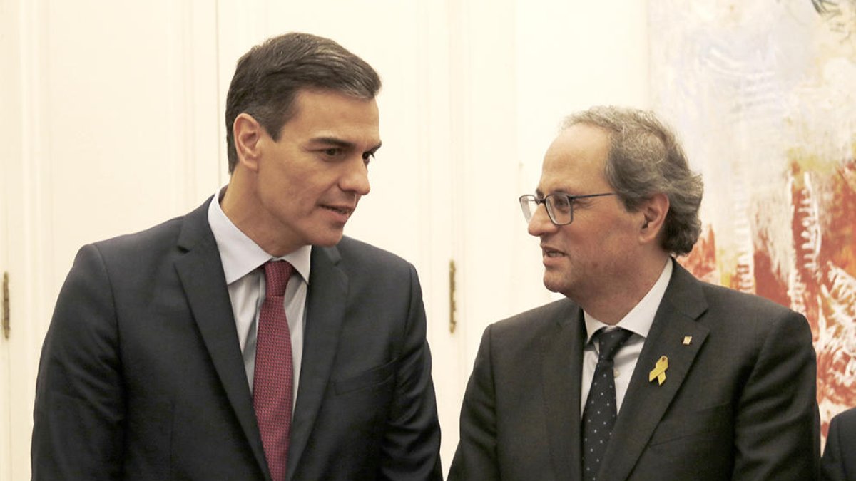 El presidente del gobierno español, Pedro Sánchez, y del presidente de la Generalitat, Quim Torra, juntos en Barcelona el 20 de diciembre de 2018.