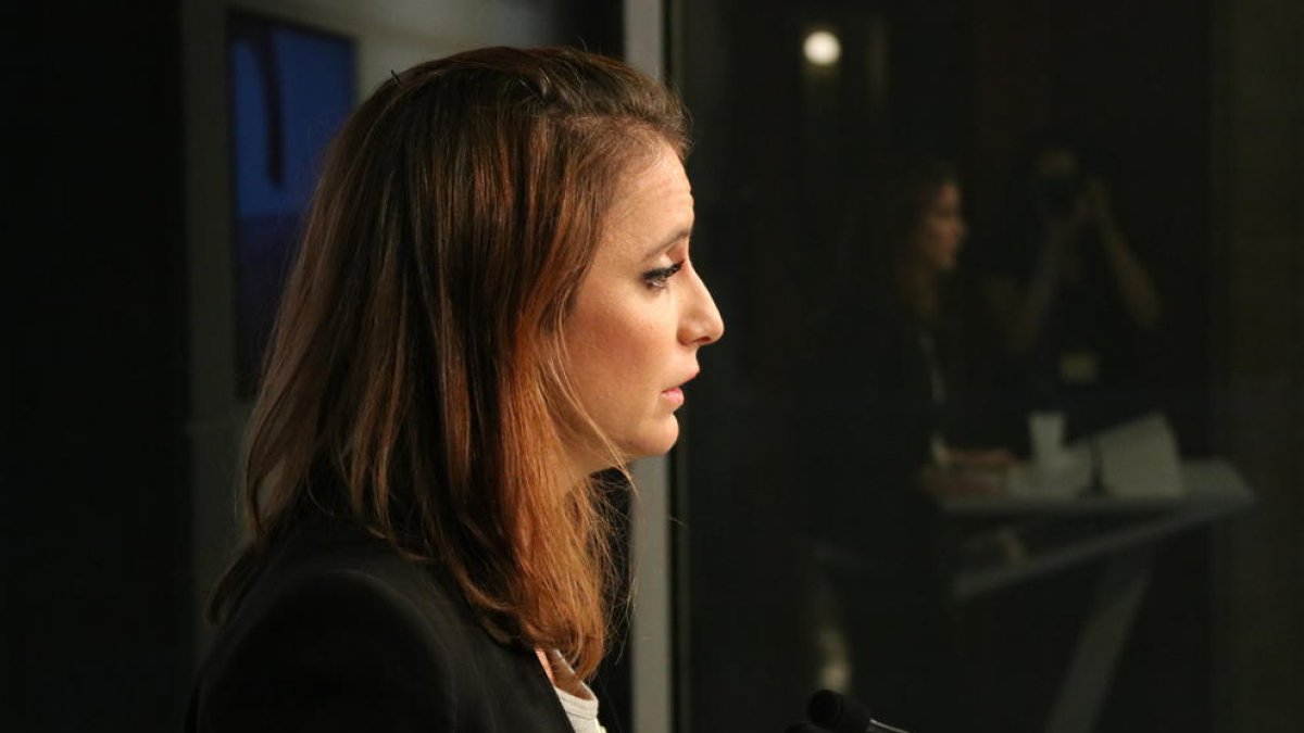 La diputada del PPC Andrea Levy en rueda de prensa en el Parlamento