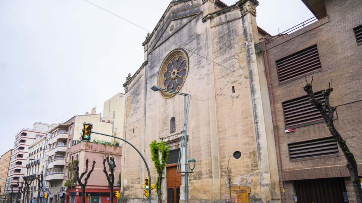 Parroquias como la de Sant Francesc todavía no saben cuándo abrirán con total normalidad.