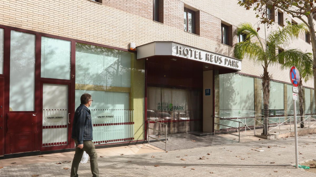 L'entrada principal de l'Hotel Reus Park, que ha aturat l'activitat.