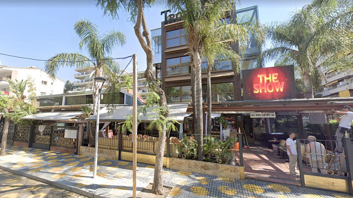 Imagen de la discoteca y el restaurante Tropical de Salou.