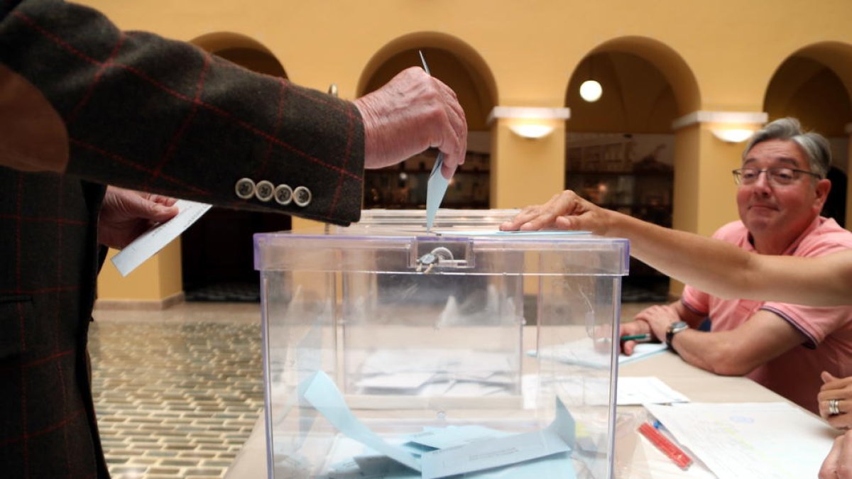 Una urna en un dels col·legis electorals de la ciutat de Tarragona a les passades eleccions.
