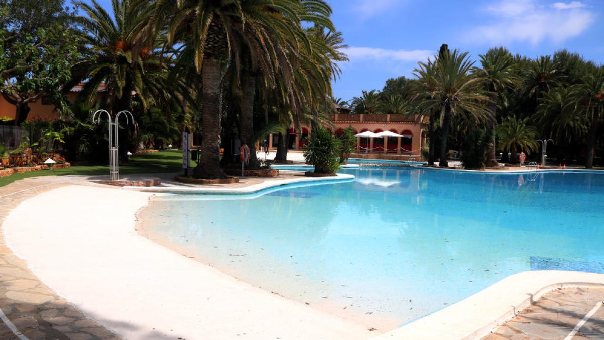 Una piscina del camping la Torre del Sol, en Mont-roig del Camp.