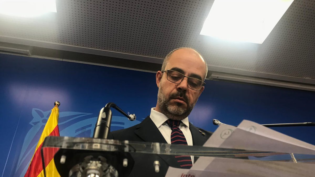 El conseller de Interior, Miquel Buch, durante la rueda de prensa del Gobierno sobre el coronavirus de hoy.
