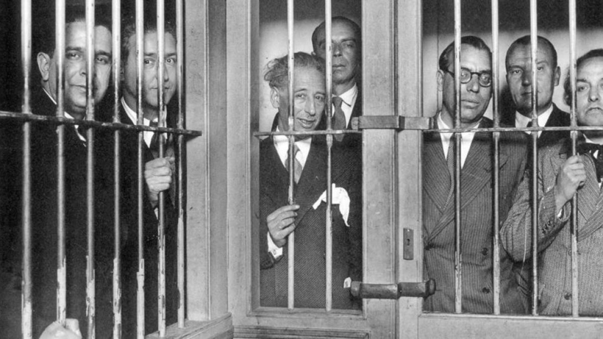 El presidente Lluís Companys y los consellers de la Generalitat presos en 1934.