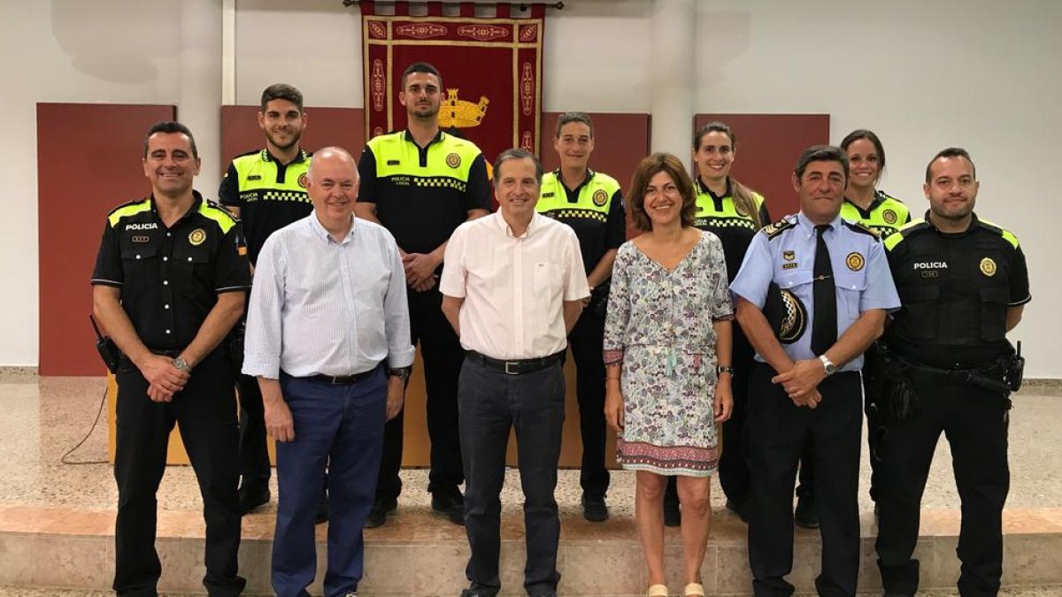 Imatge de l'acte de possessió del càrrec dels cinc nous agents de la Policia Local de Vandellòs i l'Hospitalet.