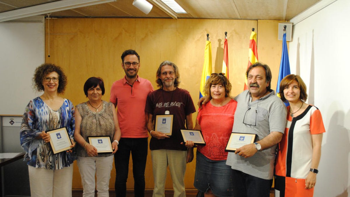 Els professors jubilats a l'Ajuntament de Vila-seca.