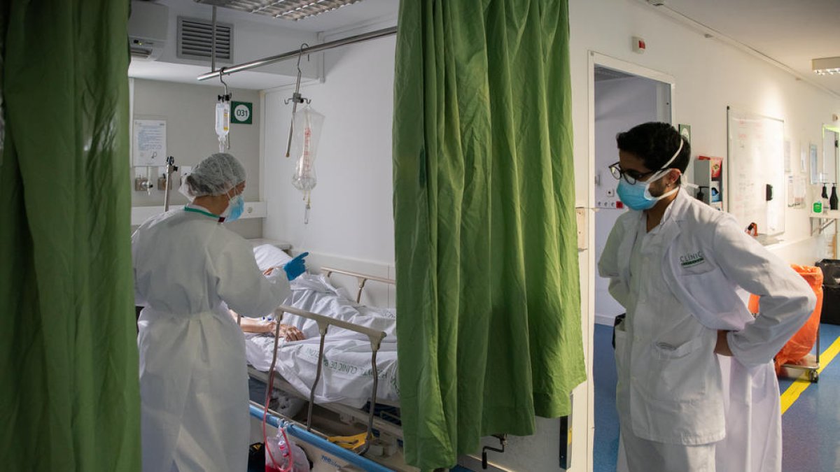 Professionals sanitaris atenen malalts de coronavirus a l'Hospital Clínic