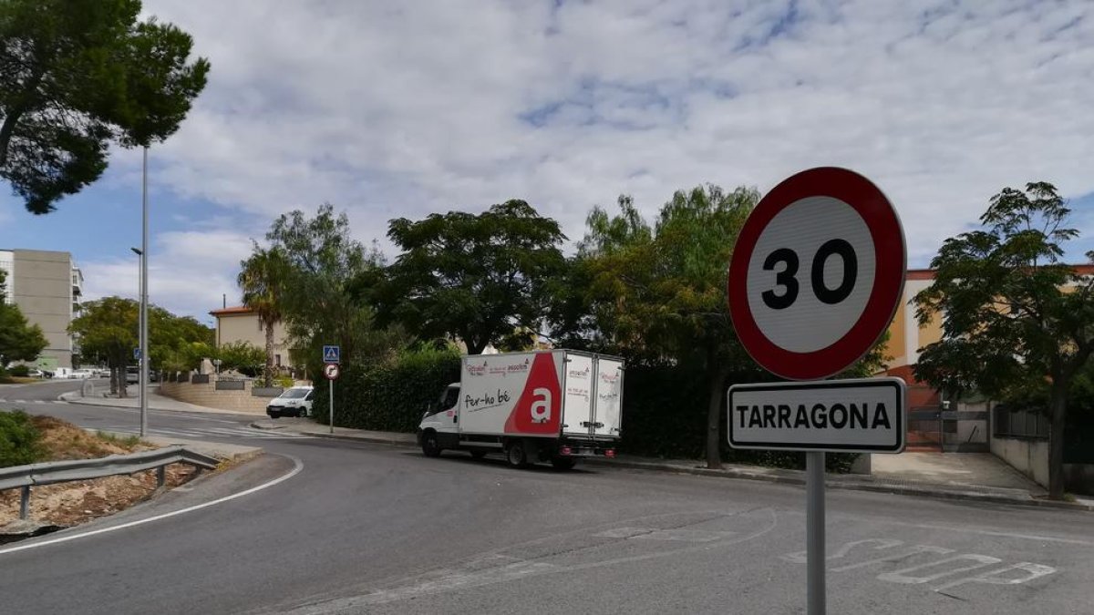 Imagen de una de las señalizaciones que el Ayuntamiento está colocando progresivamente en la ciudad.