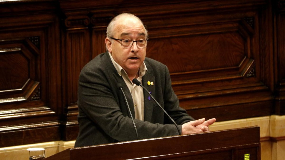 Plano medio del conseller de Educació, Josep Bargalló, al pleno del Parlament el 5 de marzo del 2020.