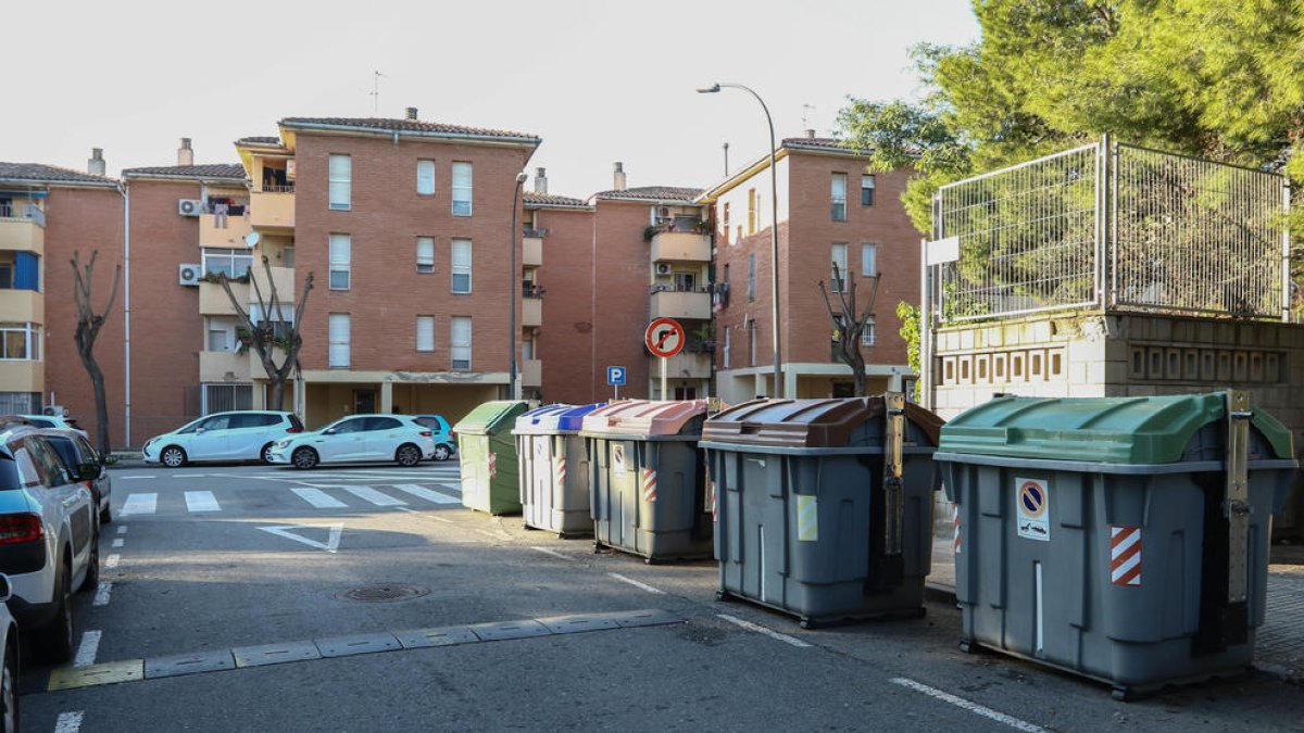 Contenedores cerca de la avenida de Saragossa.