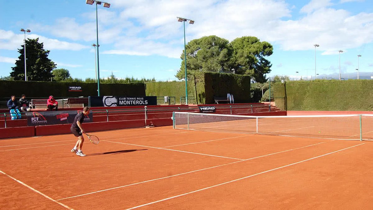 Imatge d'una de les pistes del Club Tennis Reus Monterols.