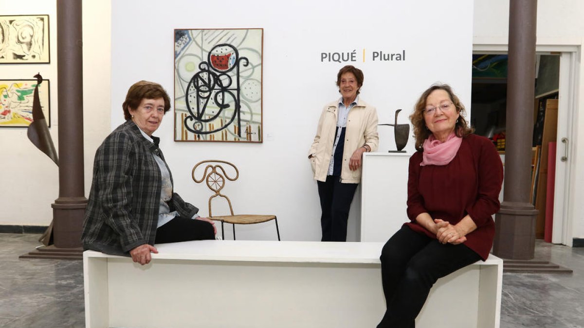 Maria Franquès, Assumpta Piqué i Carme Puyol aquest dimarts a la Galeria Pinyol.