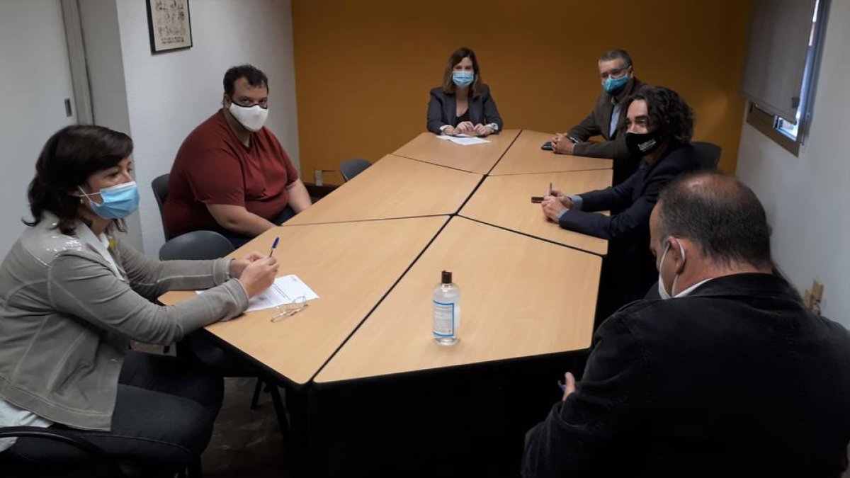 Imagen de reunión entre Carles Castillo y miembros de ERC Camp de Tarragona.