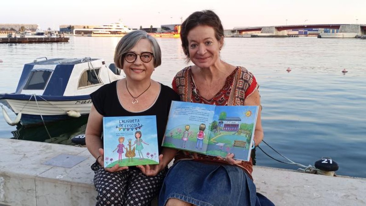 Rosa M. Rodes y Mònica Tarifa, ilustradora y autora del cuento.