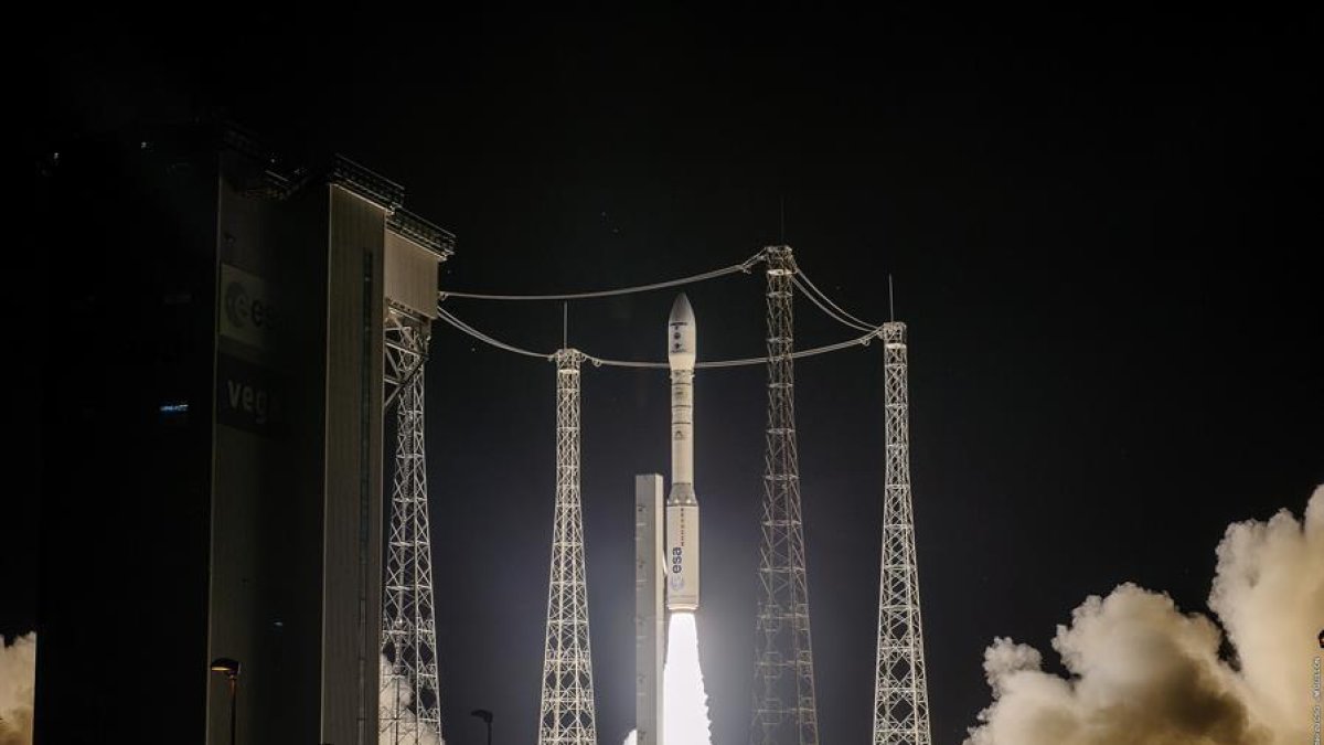Momnet del despegue del cohete Vega que llevaba el satélite español.
