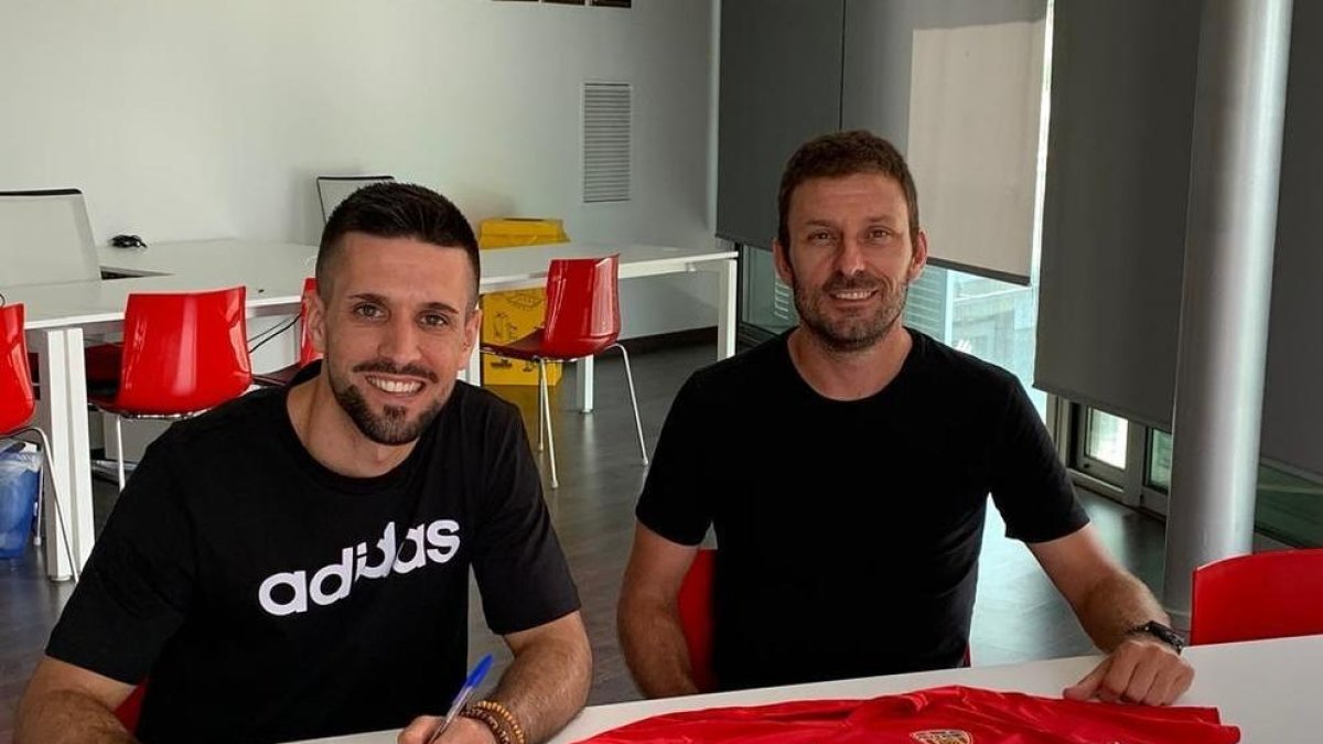 Daniel Argilaga firmó ayer el contrato con el filial del Gimnàstic de Tarragona.