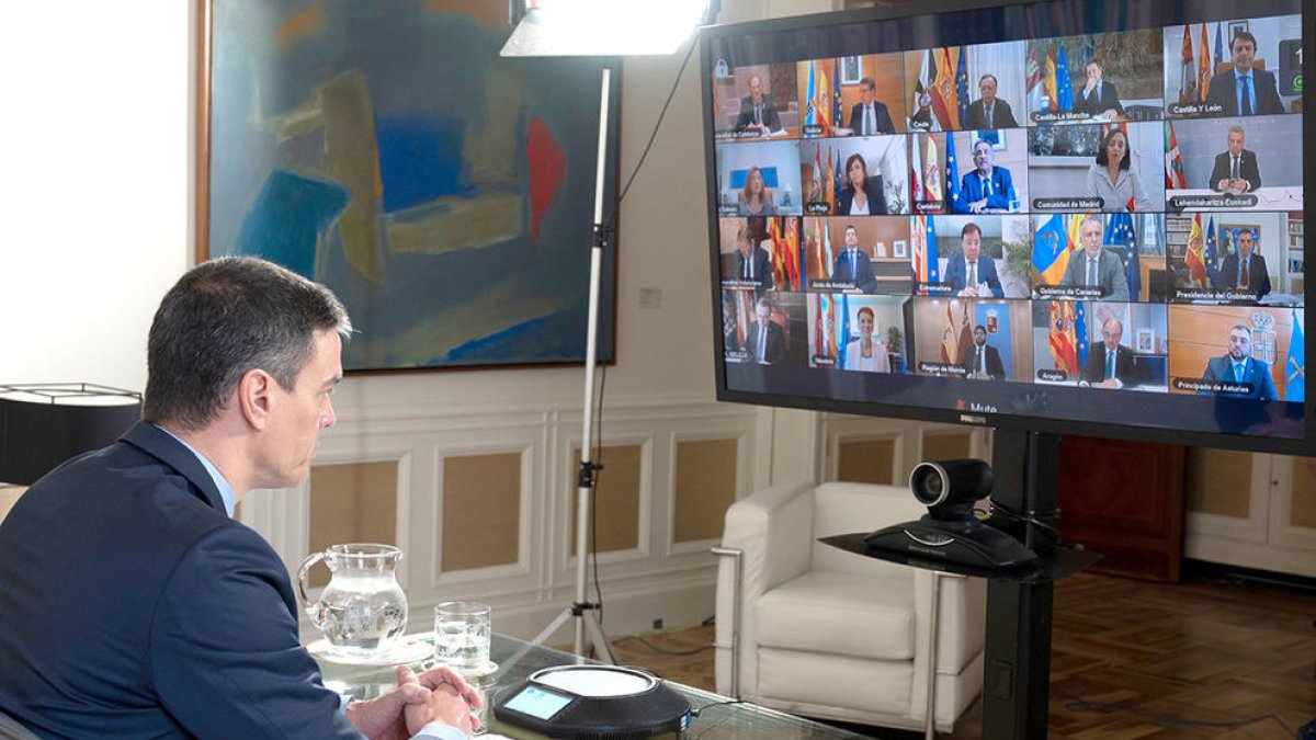 El presidente del gobierno español, Pedro Sánchez, durante la reunión con los presidentes autonómicos el 15 de marzo.