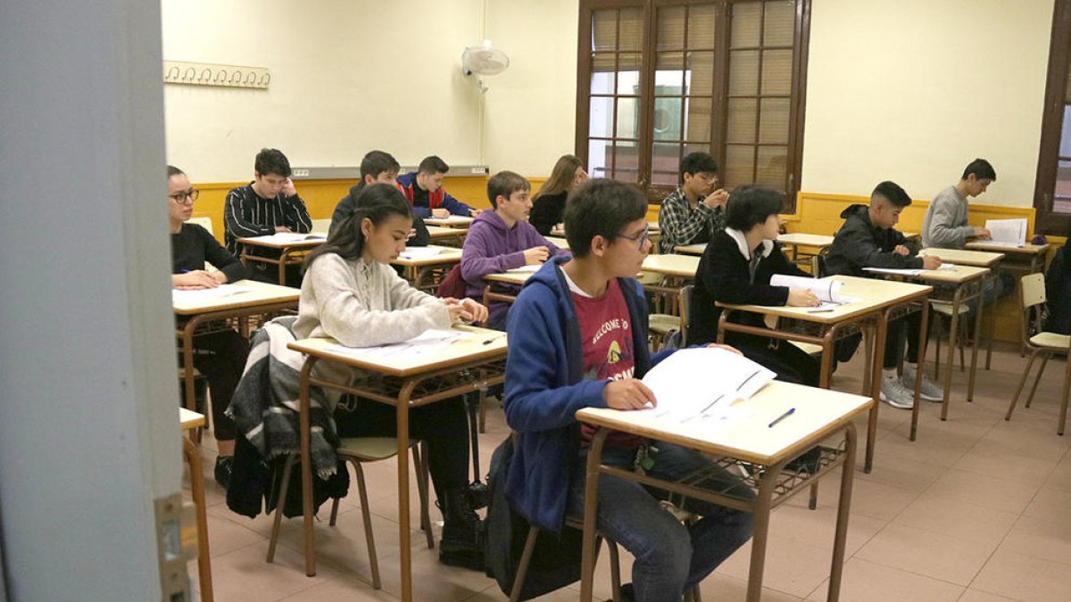 Imagen de archivo de un aula escolar.