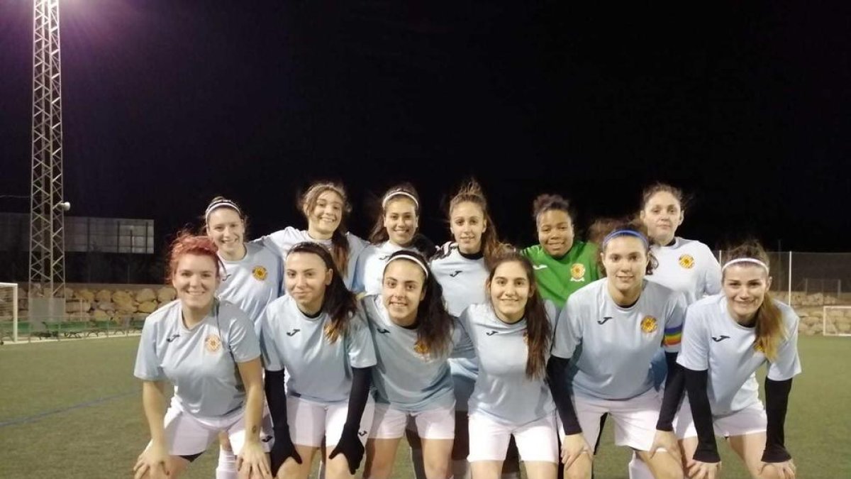 Las jugadoras del Tarraco antes de empezar el partido contra La Granada el pasado domingo.