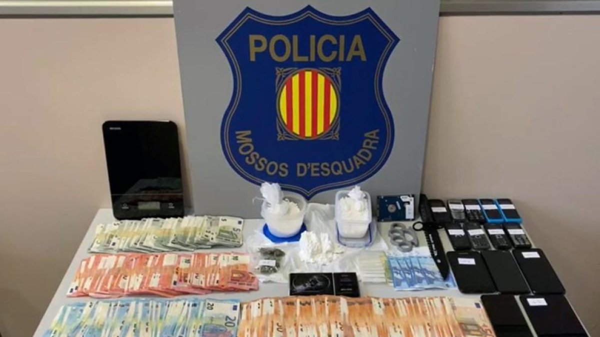 Los objetos que confiscaron a los detenidos.