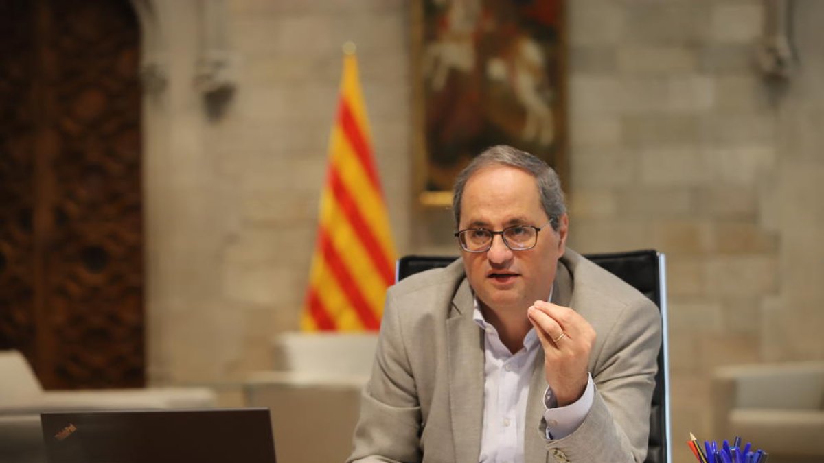 El president del Govern, Quim Torra, durant la reunió que ha mantingut amb alcaldes de l'Àrea Metropolitana sobre les mesures restrictives davant la propagació de la covid-19