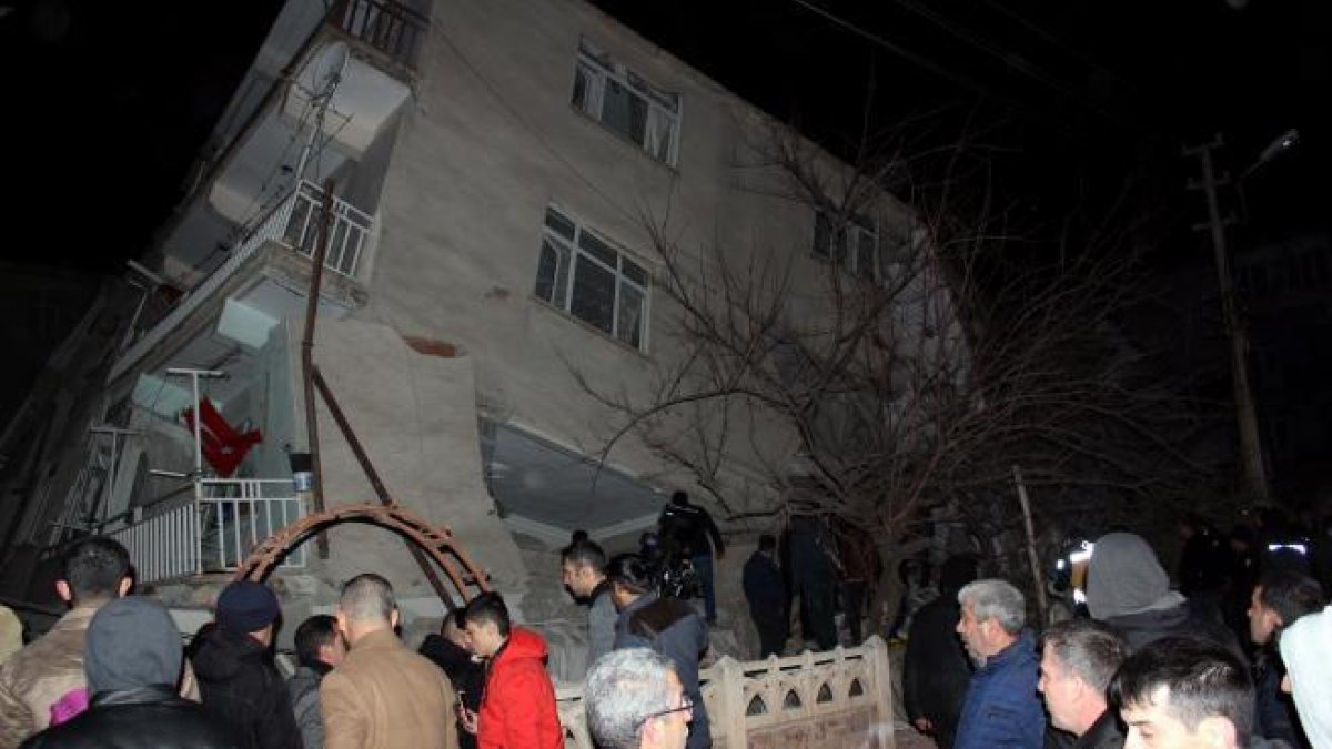 Un edificio destruido después del seísmo de 6,5 grados en Turquía.