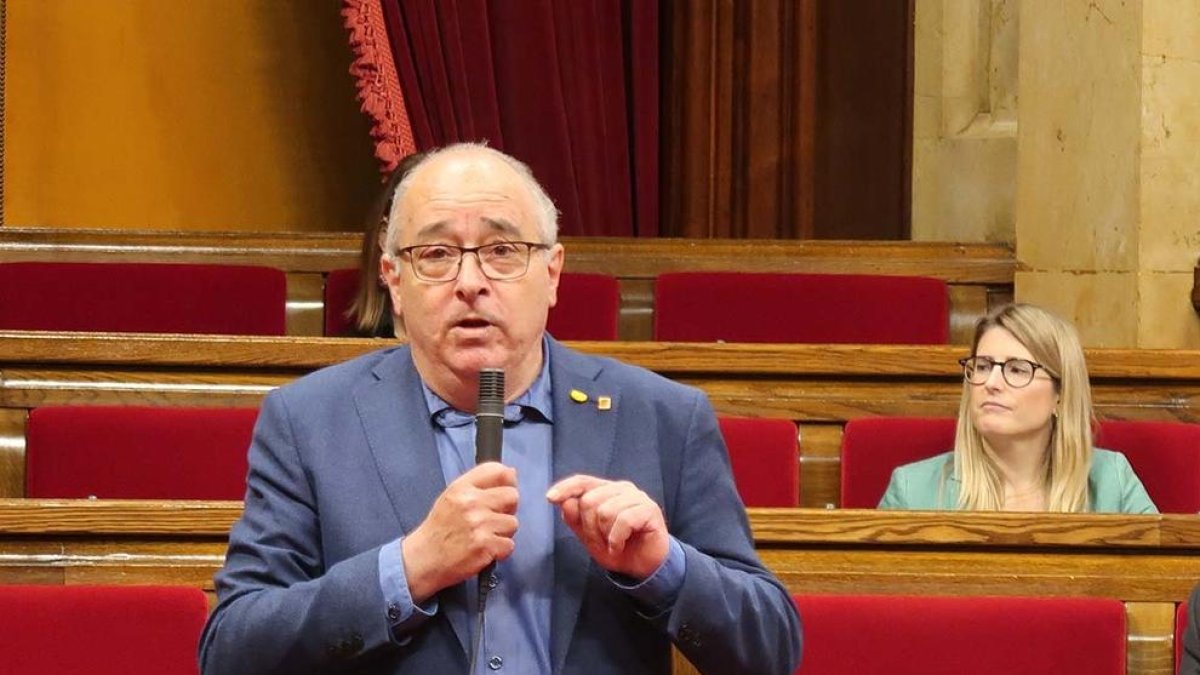 El conseller Bargalló durant la compareixença al ple del Parlament de Catalunya.