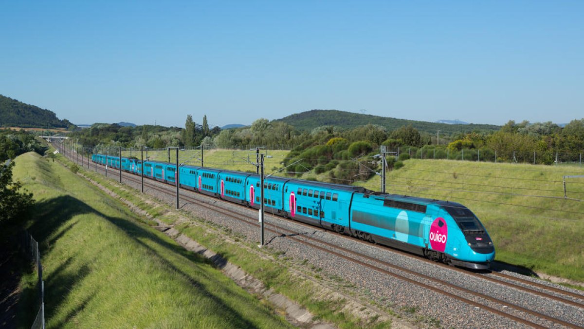 Imatge d'un dels trens amb la marca OUIGO de la companyia SNCF.