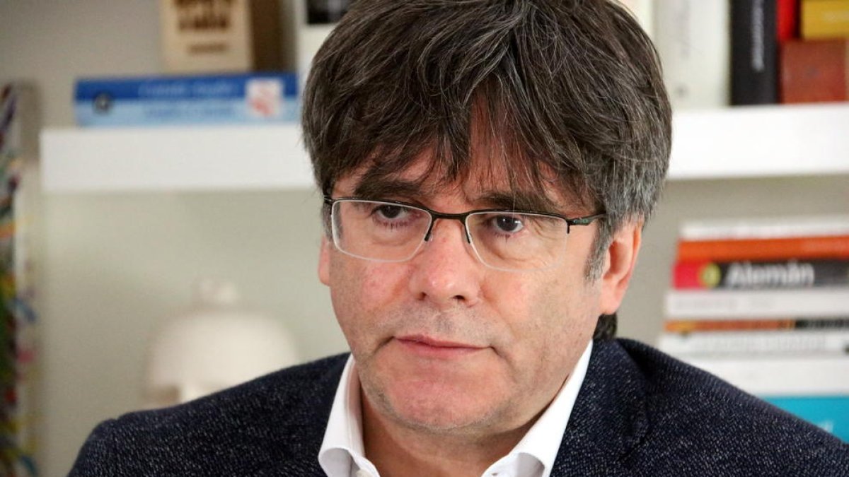 Primer plano del eurodiputado de JxCat Carles Puigdemont durante la entrevista en ACN.