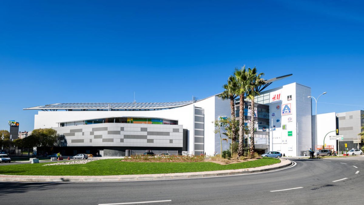 Imagen del exterior de La Fira Centre Comercial en Reus.