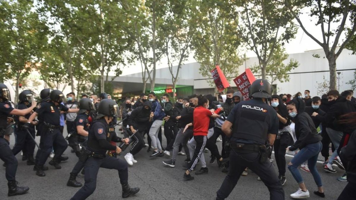 Càrrega policial al districte de Vallecas.