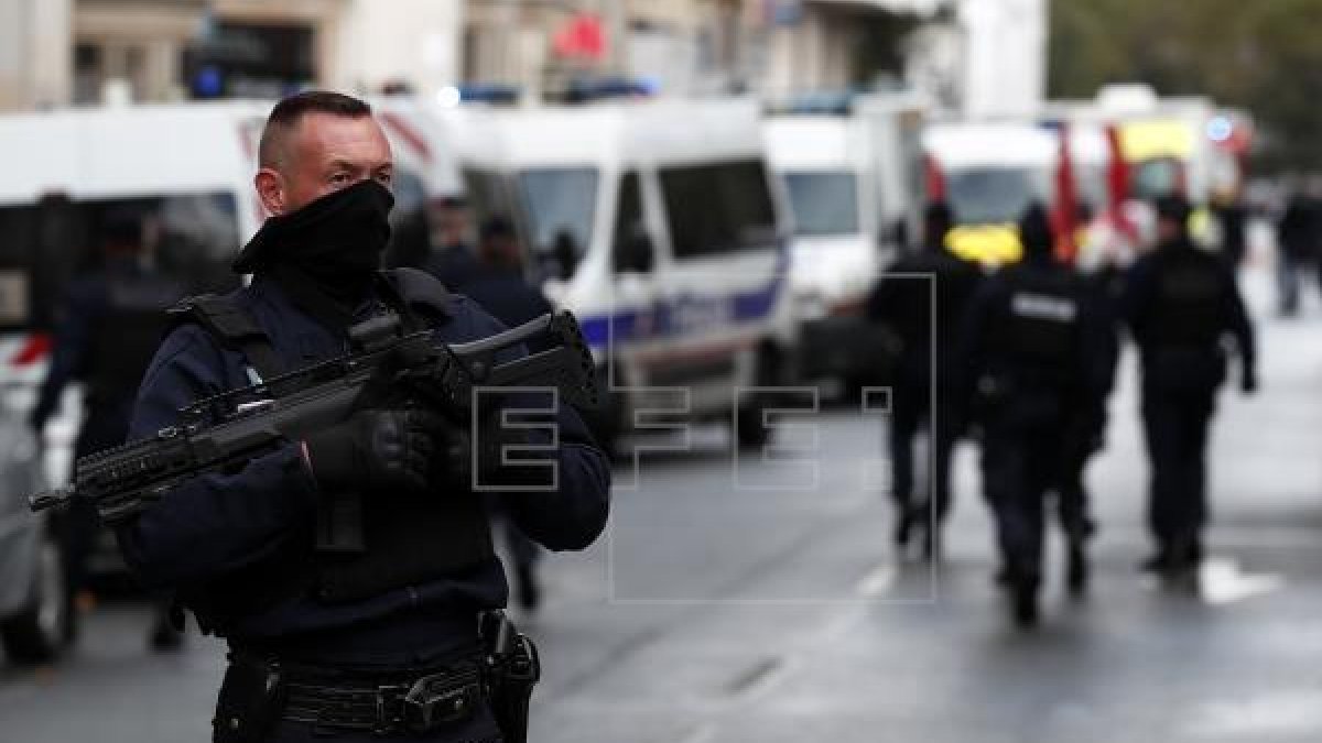 La Policia ha desplegat un ampli dispositiu per a localitzar als atacant.