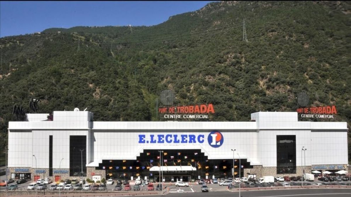 Imatge de l'edifici del gran centre comercial ubicat a Andorra.