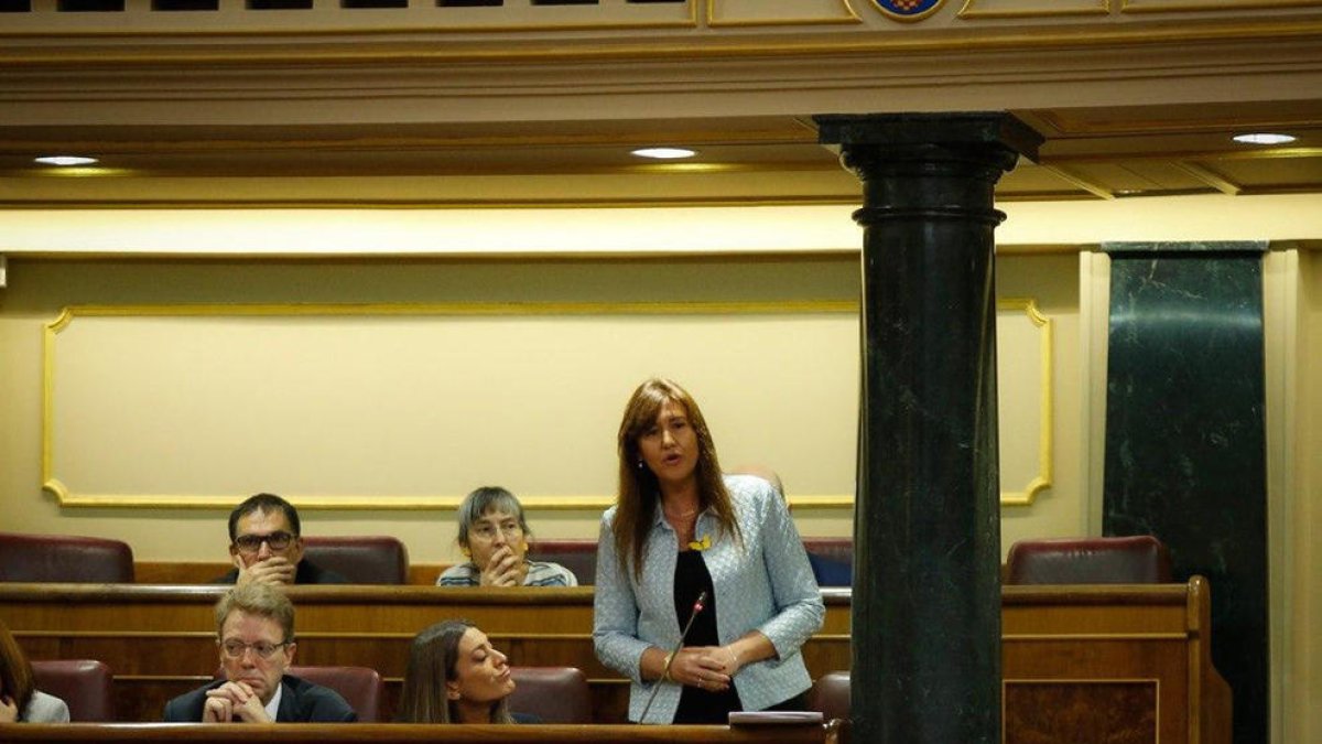 Plano general de la portavoz de JxCat en el Congreso, Laura Borràs.