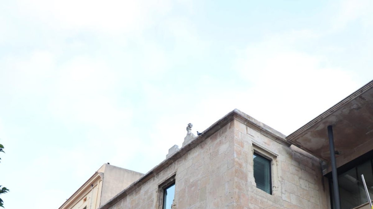 Edifici de l'antioc Hospital de Santa Tecla, actualment seu del Consell Comarcal del Tarragonès.