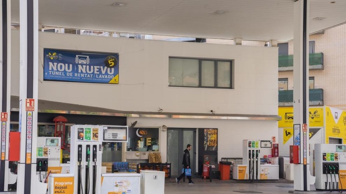 A la estación de servicio Repsol de Torres Jordi la bencina de 95 iba ayer a 1,199 euros el litro.