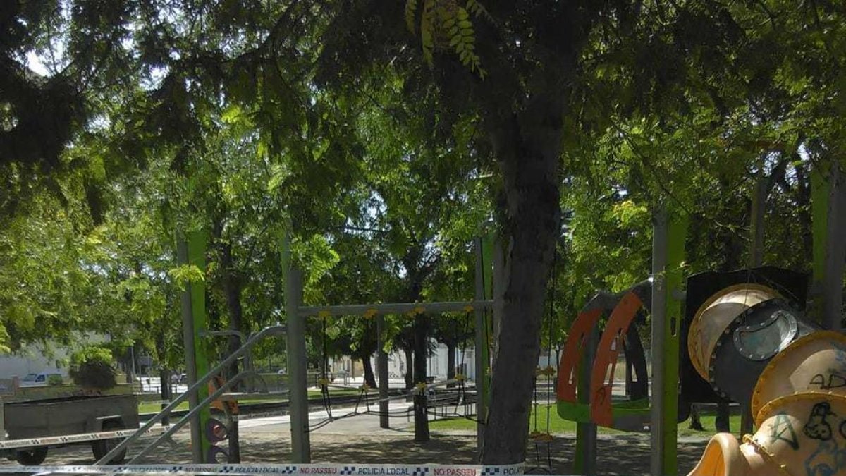Móra la Nóva ha cerrado los parques infantiles hasta nuevo aviso para evitar la propagación del virus.