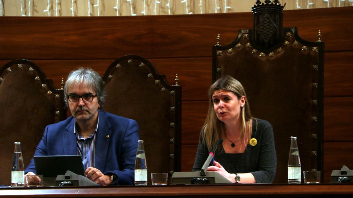 Pla tancat de la presidenta de la Diputació de Tarragona, Noemí Llauradó, en la sessió plenària.