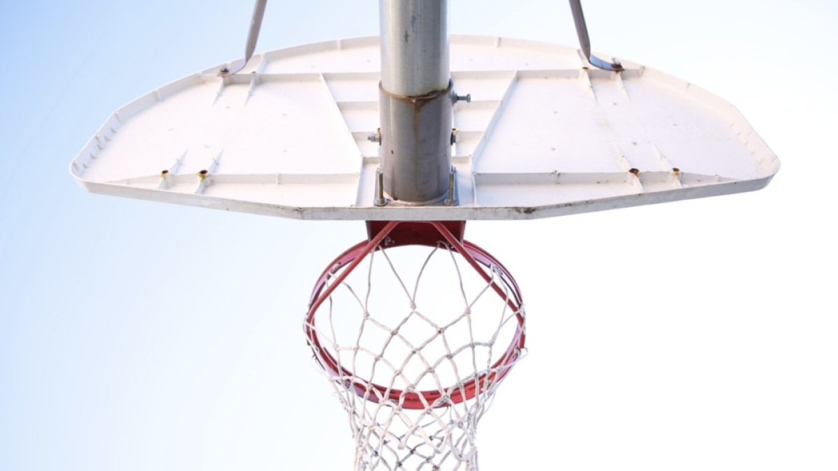 Imagen de archivo de una canasta de baloncesto.