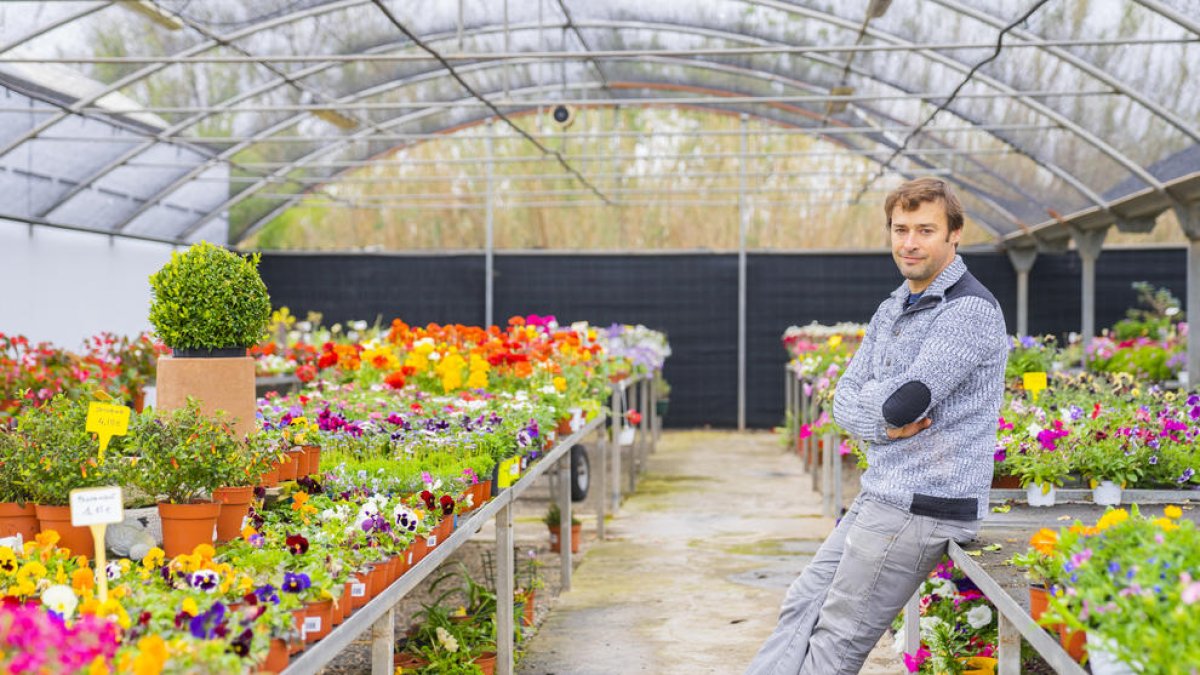 Joan Maria Vidal, propietari també del Garden Tapioles i de Flors la Rasa, a les instal·lacions del Garden Gaià, a Altafulla.