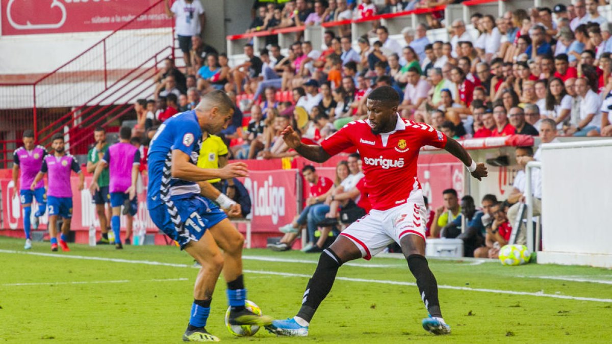 Romain Habran, durante un momento del Nàstic-Llagostera disputado la temporada 2019-20.