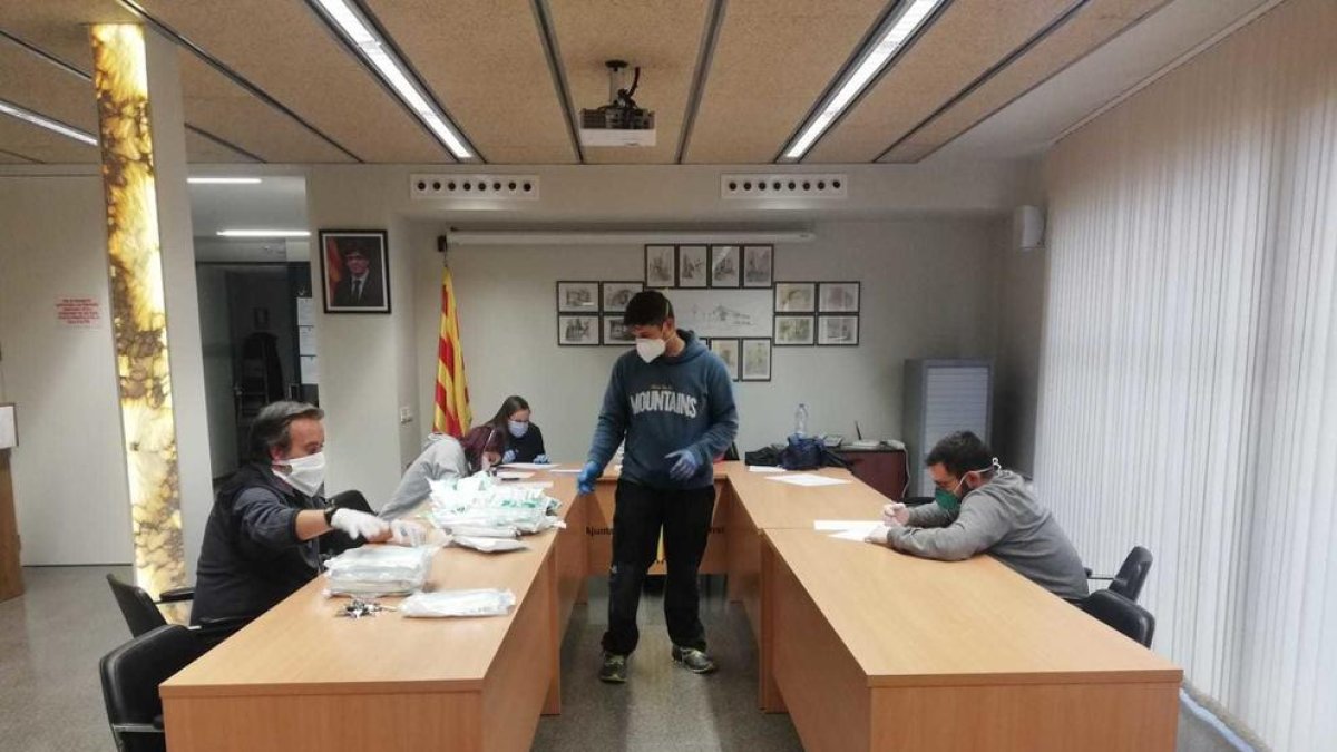 Trabajadores en el Ayuntamiento de Sarral durante el Covid-19