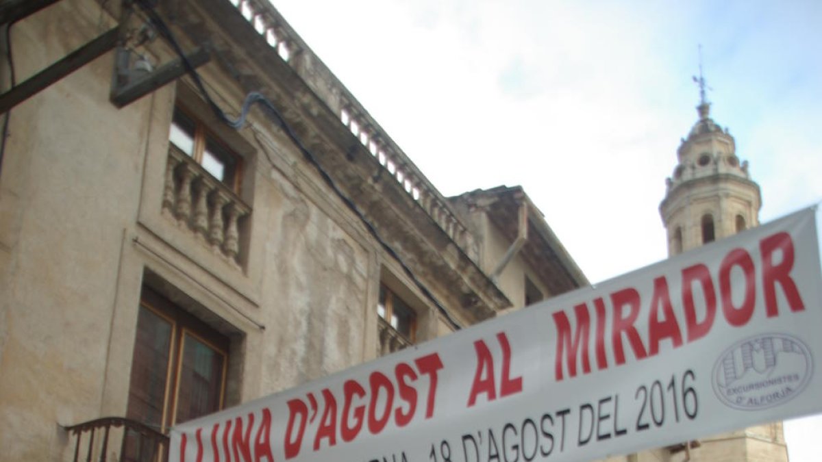 Imagen de la undécima edición de la marcha 'Luna de agosto en el Mirador' que cada año se organiza desde el pueblo de Alforja.