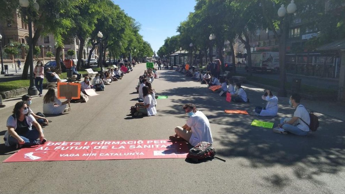 Concentració dels MIR a la Rambla Nova, ahir al matí.