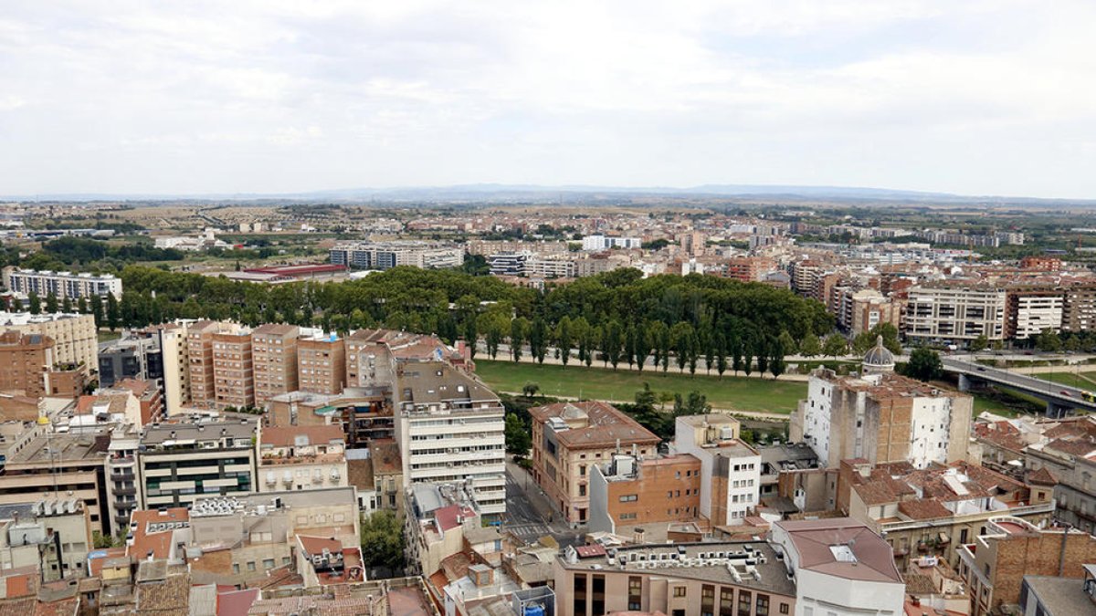 Vista general de la ciutat de Lleida des de la Seu Vella. I